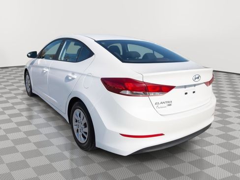 Used 2018 Hyundai Elantra SE image 7