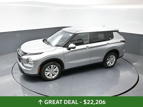 Used 2025 Mitsubishi Outlander ES image 44