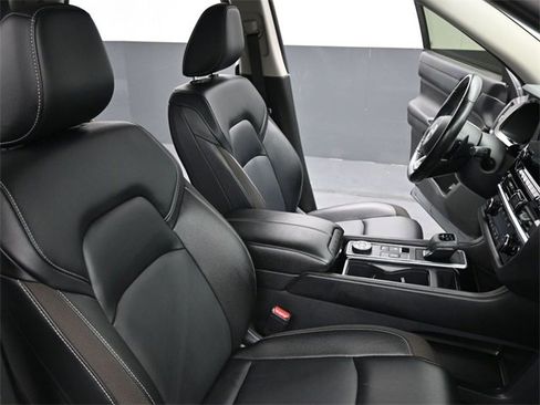 Used 2023 Nissan Pathfinder SL w/ Lighting Package (N92) image 28