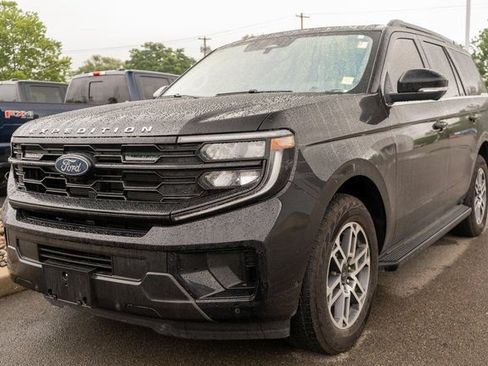 Used 2025 Ford Expedition Active AWD/4WD image 1