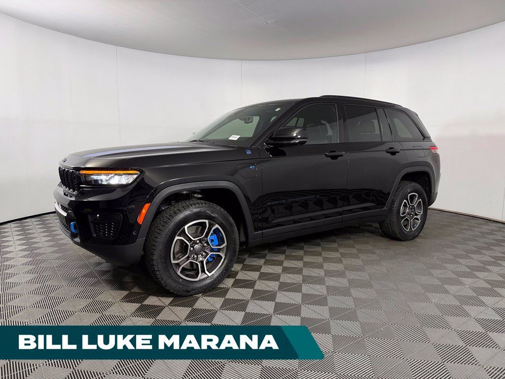 Used 2022 Jeep Grand Cherokee Trailhawk w/ Advanced Protech Group II AWD/4WD image 1
