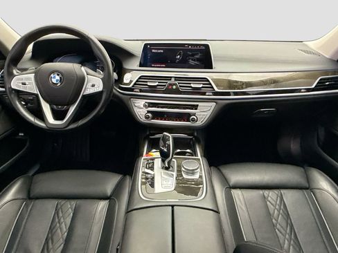 Used 2020 BMW 740i w/ Premium Package RWD image 13