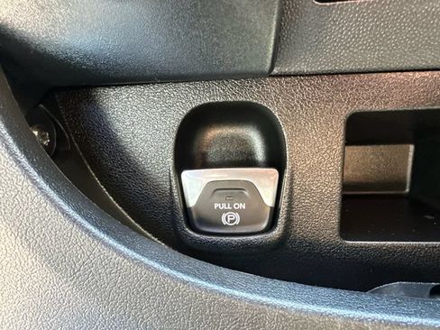 Used 2025 RAM ProMaster 2500 w/ U-Haul Equipment Group FWD image 24