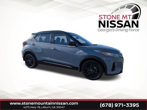 Used 2022 Nissan Kicks SR image 1