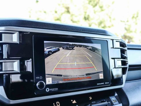 Used 2022 Toyota Tundra SR5 w/ SR5 Convenience Package AWD/4WD image 29