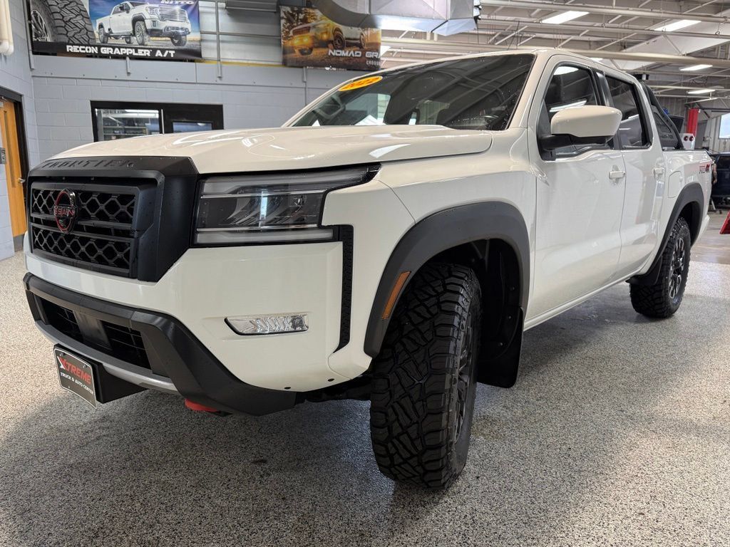 Used 2022 Nissan Frontier PRO-4X AWD/4WD image 3