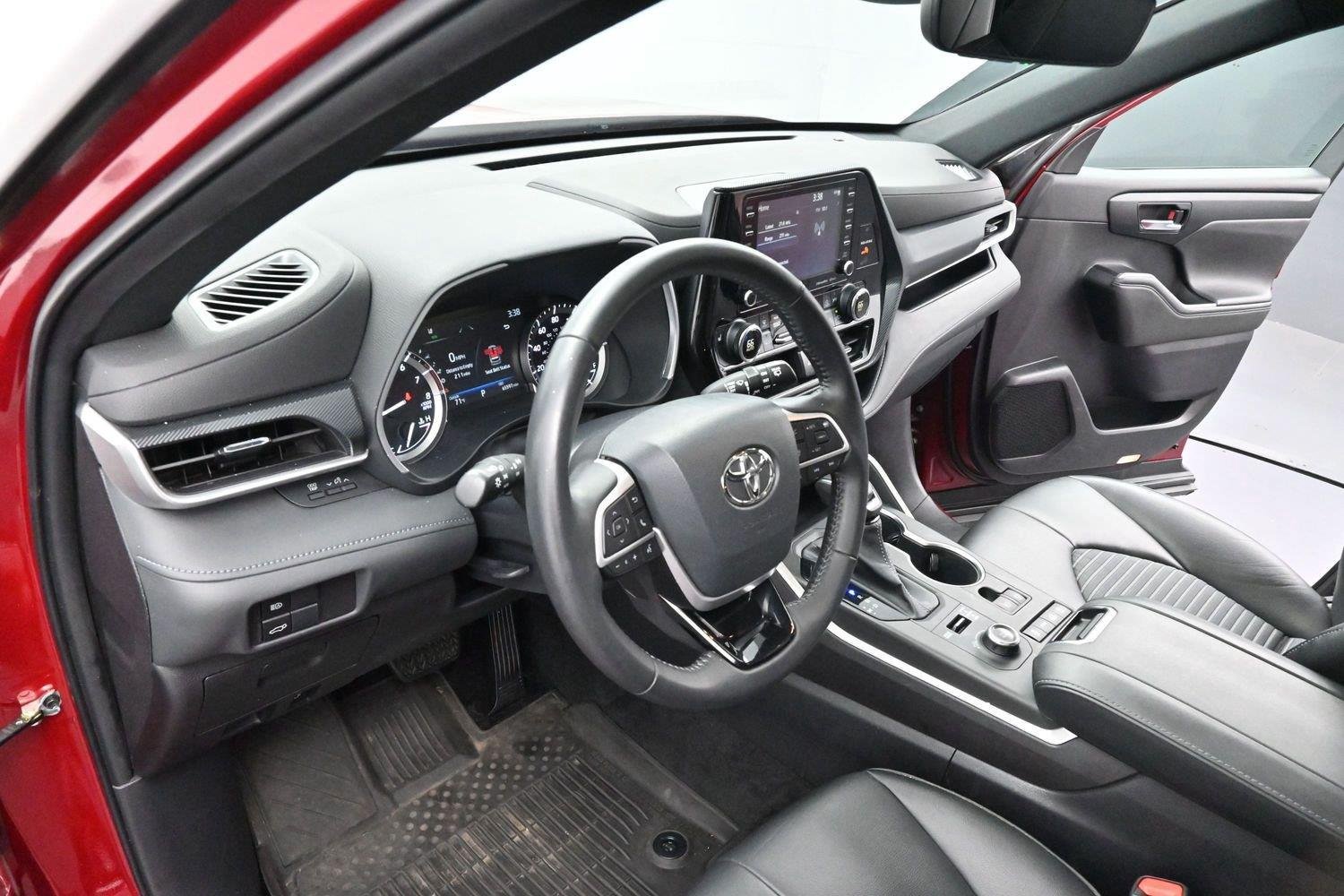 Used 2022 Toyota Highlander XSE AWD/4WD image 12