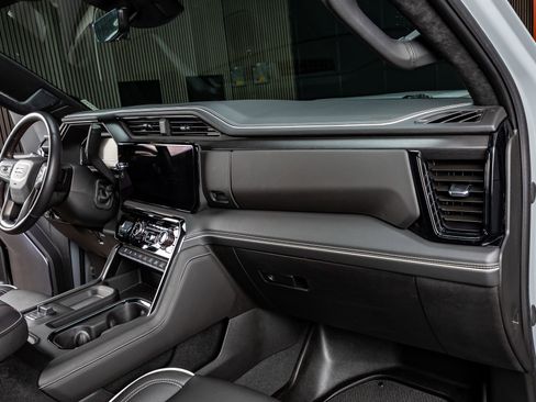 Used 2025 GMC Sierra 2500 AT4X image 17