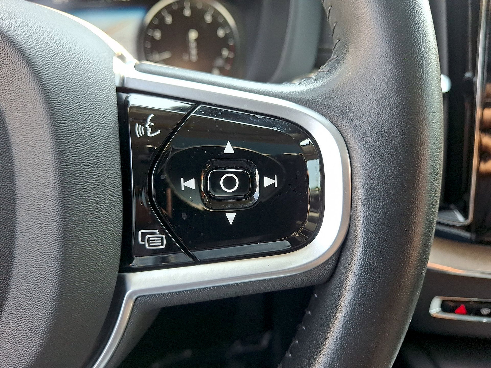 Used 2021 Volvo XC60 T6 Inscription AWD/4WD image 18