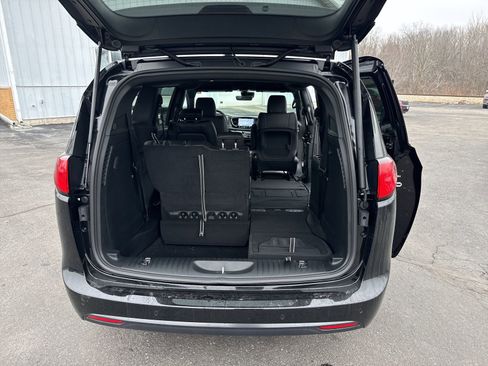 New 2026 Chrysler Voyager LX image 35