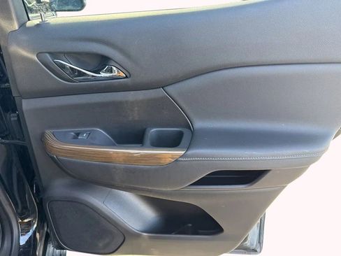 Used 2023 GMC Acadia SLE w/ Driver Convenience Package image 30