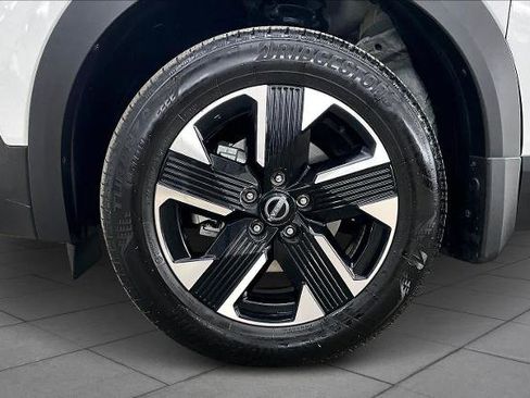 Certified 2025 Nissan Kicks SV image 11