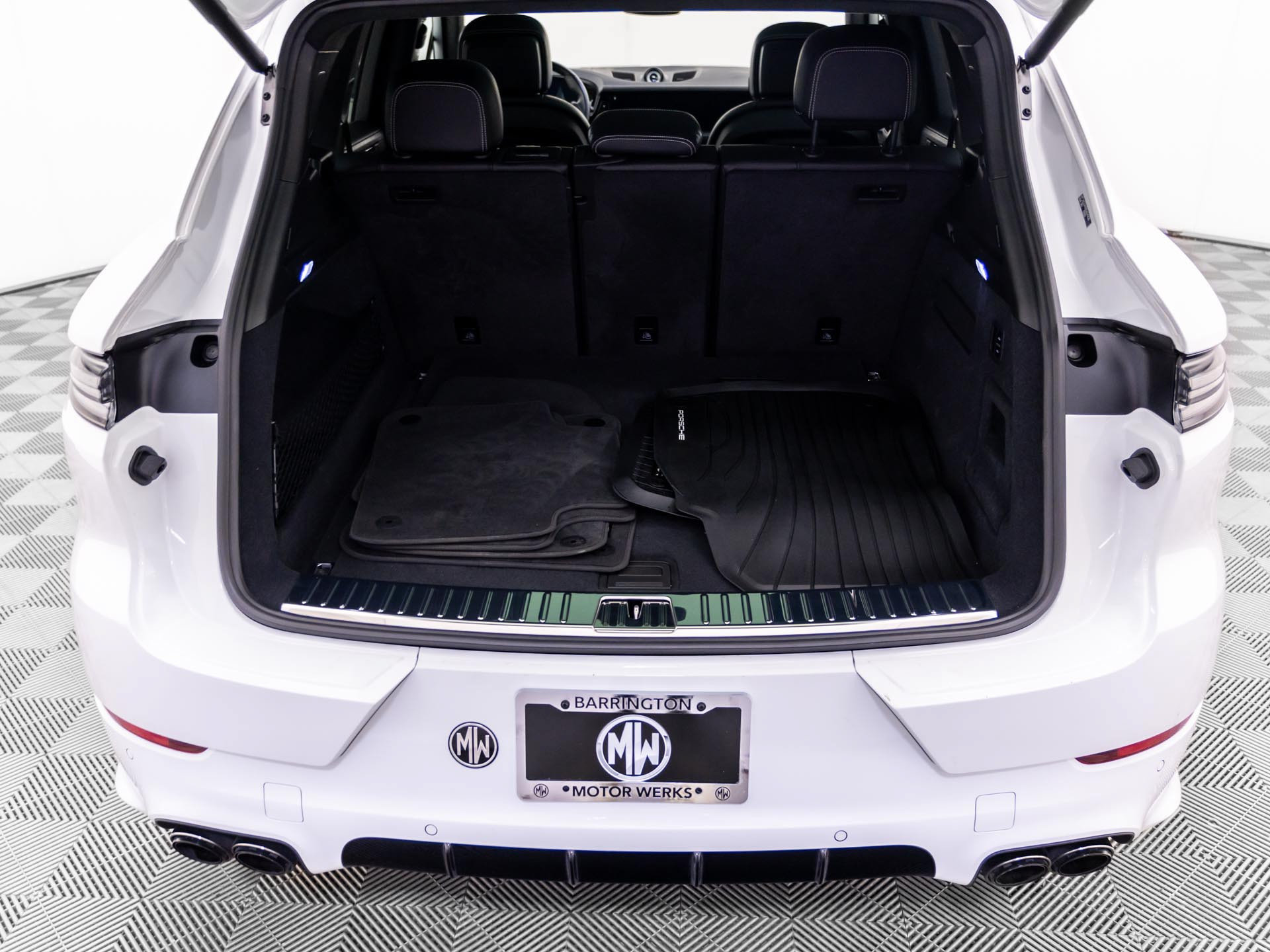 Certified 2025 Porsche Cayenne GTS AWD/4WD image 31
