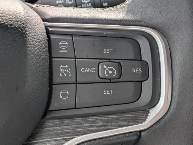 Used 2024 Jeep Wagoneer L Series II w/ Flexible Seating Group RWD image 25