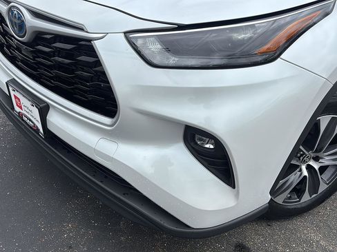 Used 2024 Toyota Highlander XLE image 20