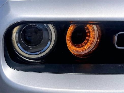 Used 2022 Dodge Challenger SXT RWD image 31
