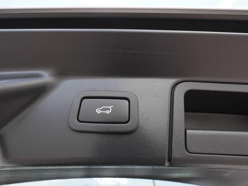 Used 2022 Land Rover Range Rover Velar S AWD/4WD image 53