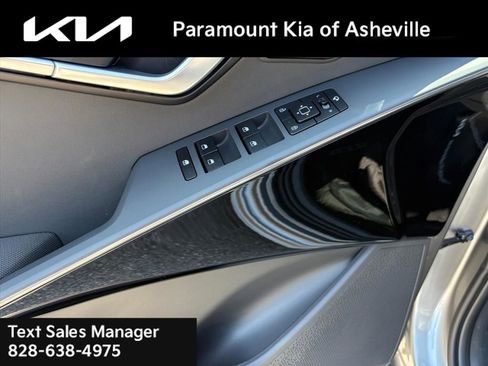 New 2025 Kia Niro SX image 25