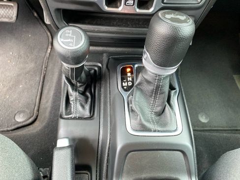 Used 2025 Jeep Wrangler Unlimited Sport AWD/4WD image 12