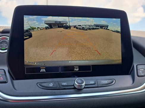 Used 2025 Chevrolet Blazer LT AWD/4WD image 23