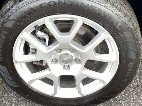 Used 2023 Jeep Renegade Latitude AWD/4WD image 31