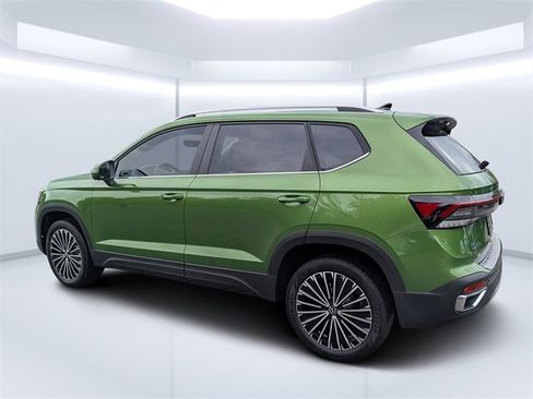 New 2026 Volkswagen Taos SE image 5