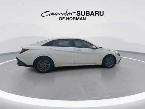Used 2024 Hyundai Elantra SEL FWD image 9