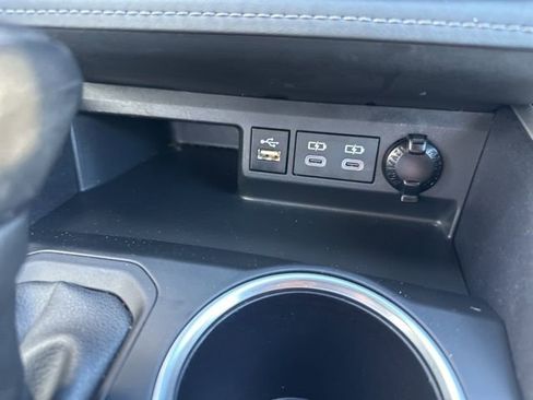 Used 2024 Toyota Highlander LE image 32