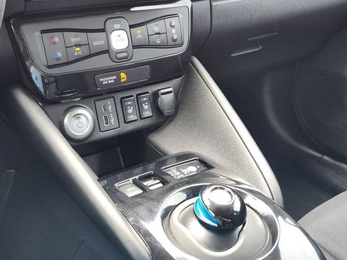 Certified 2025 Nissan Leaf SV Plus FWD image 17