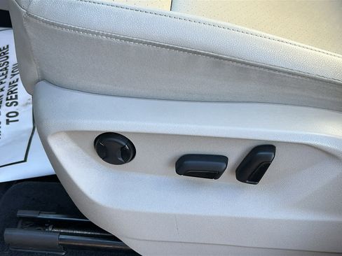 Used 2019 Volkswagen Atlas SE w/ Towing Package image 8