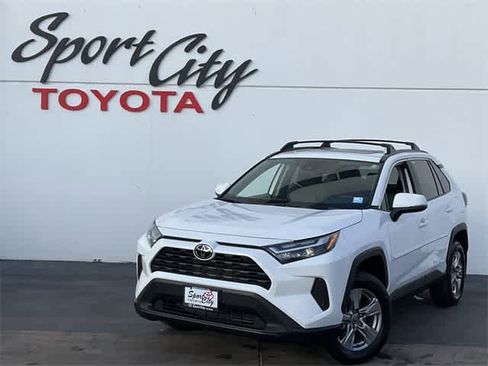Used 2025 Toyota RAV4 XLE image 1