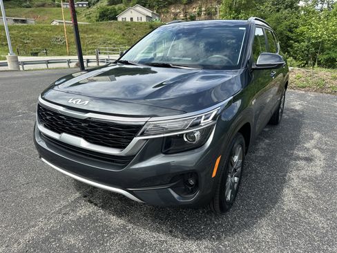 Used 2023 Kia Seltos S w/ Navigation Package AWD/4WD image 6