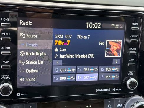 Used 2022 Toyota Highlander XLE AWD/4WD image 21