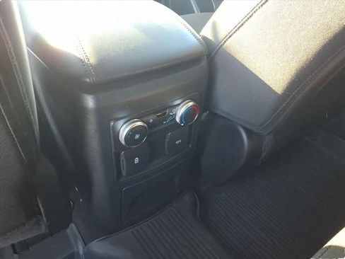 Used 2022 Ford Explorer XLT image 11