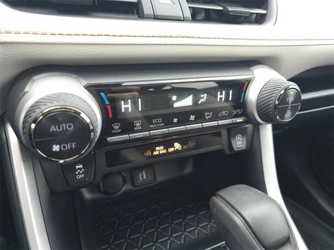 Used 2025 Toyota RAV4 XLE image 28
