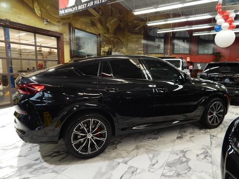 Used 2023 BMW X6 xDrive40i w/ M Sport Package image 3