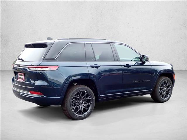 New 2027 Jeep Grand Cherokee Summit AWD/4WD image 4