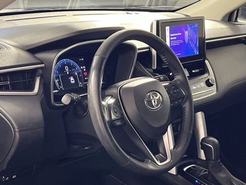 Used 2023 Toyota Corolla Cross XLE image 16
