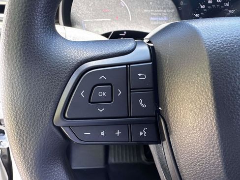 Used 2025 Toyota Sienna LE FWD image 21