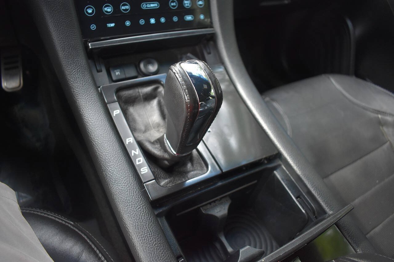 Used 2013 Ford Taurus SHO AWD/4WD image 32