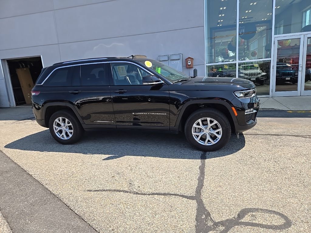 Used 2023 Jeep Grand Cherokee Limited AWD/4WD image 13