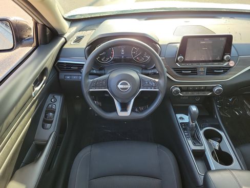 Used 2024 Nissan Altima 2.5 SV image 16