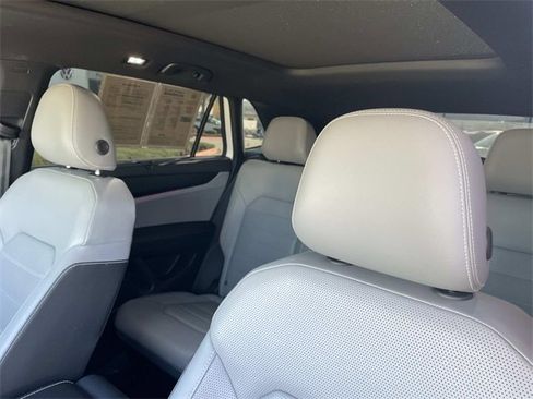 Used 2025 Volkswagen Atlas Cross Sport SEL R-Line image 21