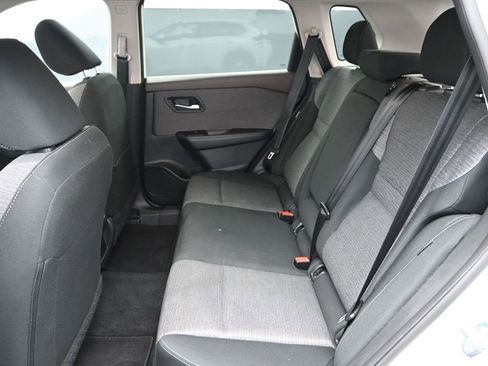 Used 2023 Nissan Rogue SV image 12