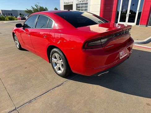 Used 2022 Dodge Charger SXT RWD image 3