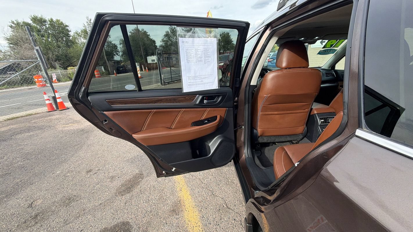 Used 2019 Subaru Outback 3.6R Touring AWD/4WD image 11