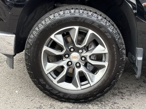 Used 2025 Chevrolet Silverado 1500 LT AWD/4WD image 12