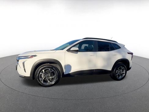 Used 2025 Chevrolet Trax LT image 9