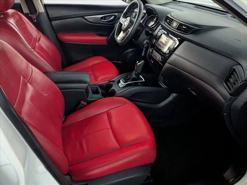 Used 2018 Nissan Rogue S image 20