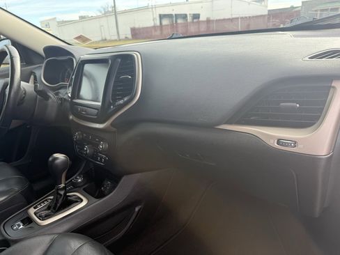 Used 2018 Jeep Cherokee Limited image 41